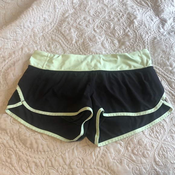 🍋 Lululemon Run: Speed Short *4-way Stretch Sz. 8 - Picture 4 of 5